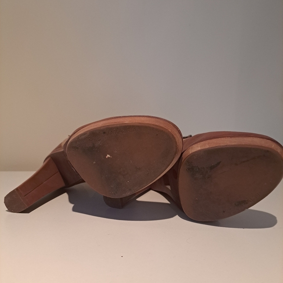 BCBG BOOTIES - Picture 3 of 9